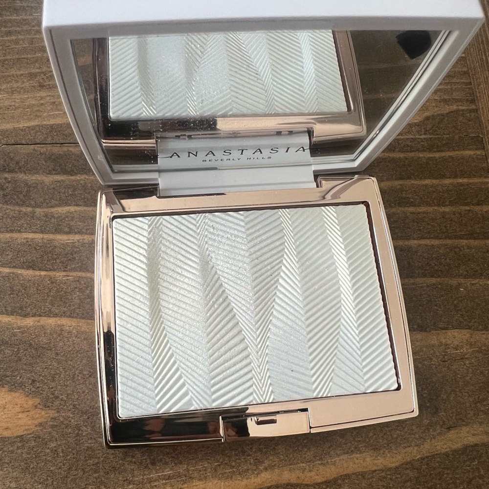Anastasia Iced Out Highlighter